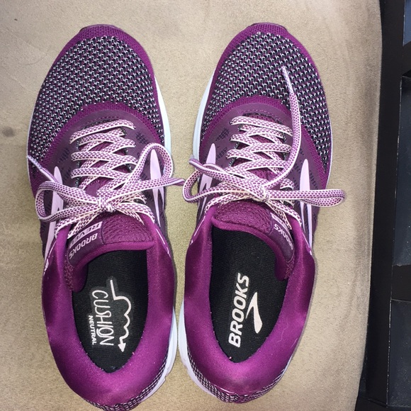 brooks revel plum